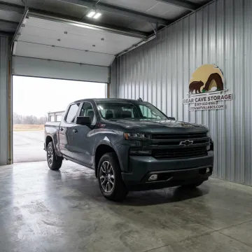 Indoor vehicle storage unit with overhead door