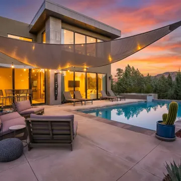 Luxury Arizona vacation home with red rock views