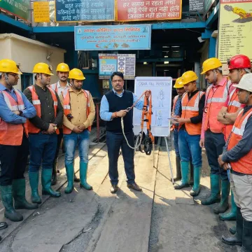 Certified safety trainer conducting hands-on OSHA training at an industrial worksite
