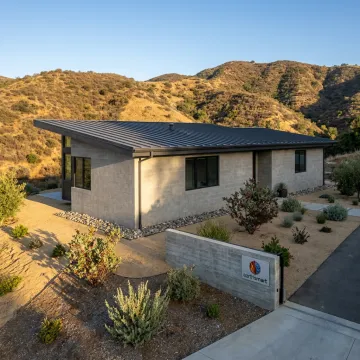 Fire-resistant Los Angeles hillside home