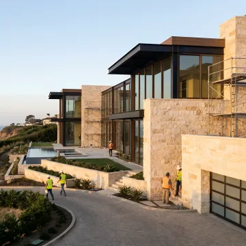 Custom Luxury Home Builders — Premium Construction