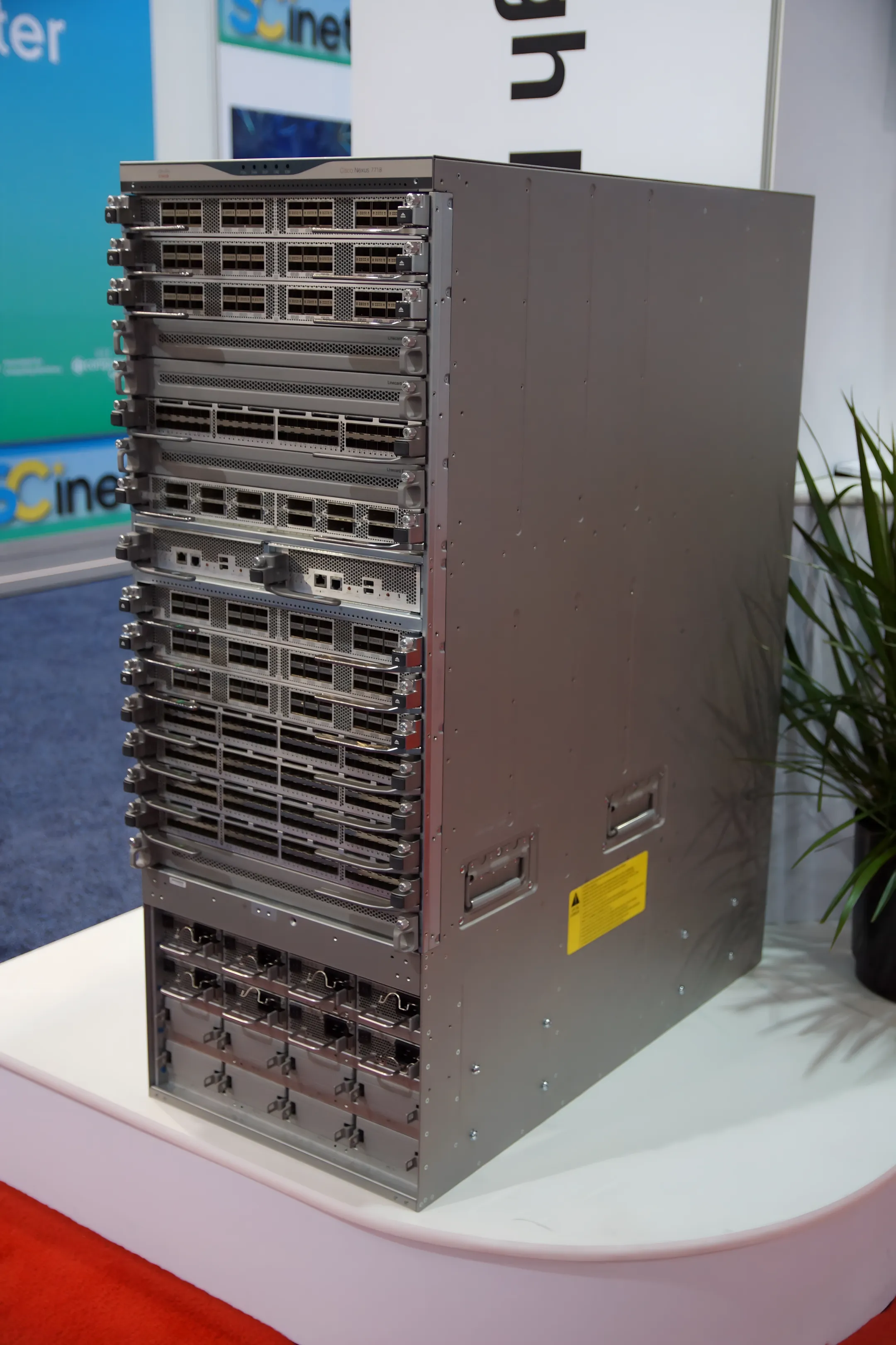 Cisco Systems WS-C3560V2-24PS-S