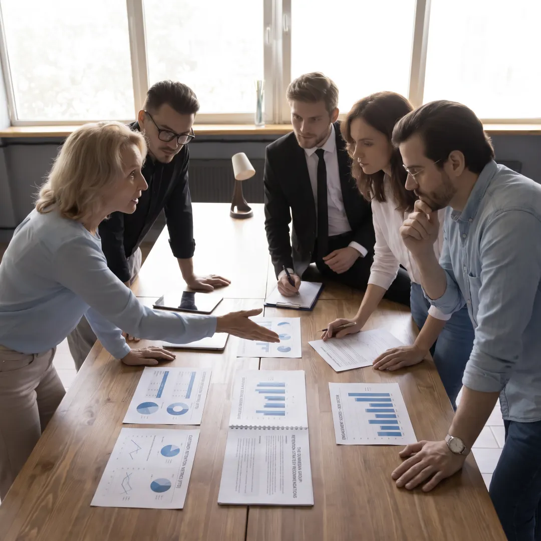 Consultant presenting B2B retention findings
