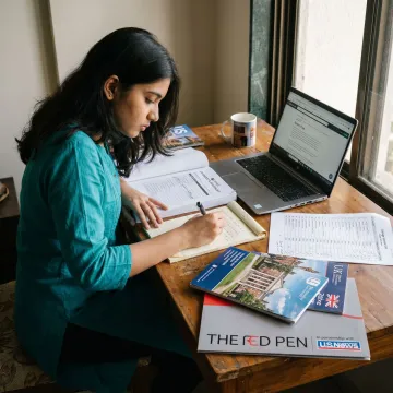 Students planning study abroad scholarships