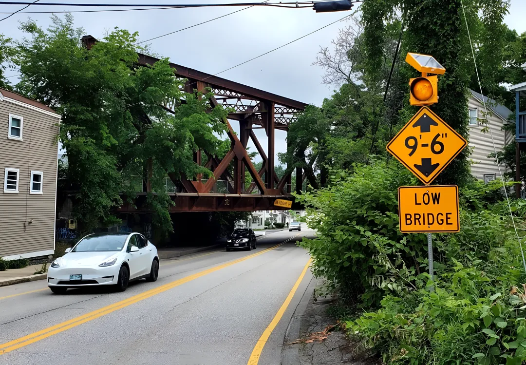 FL Series Flashing Beacons & LED Embedded Signs