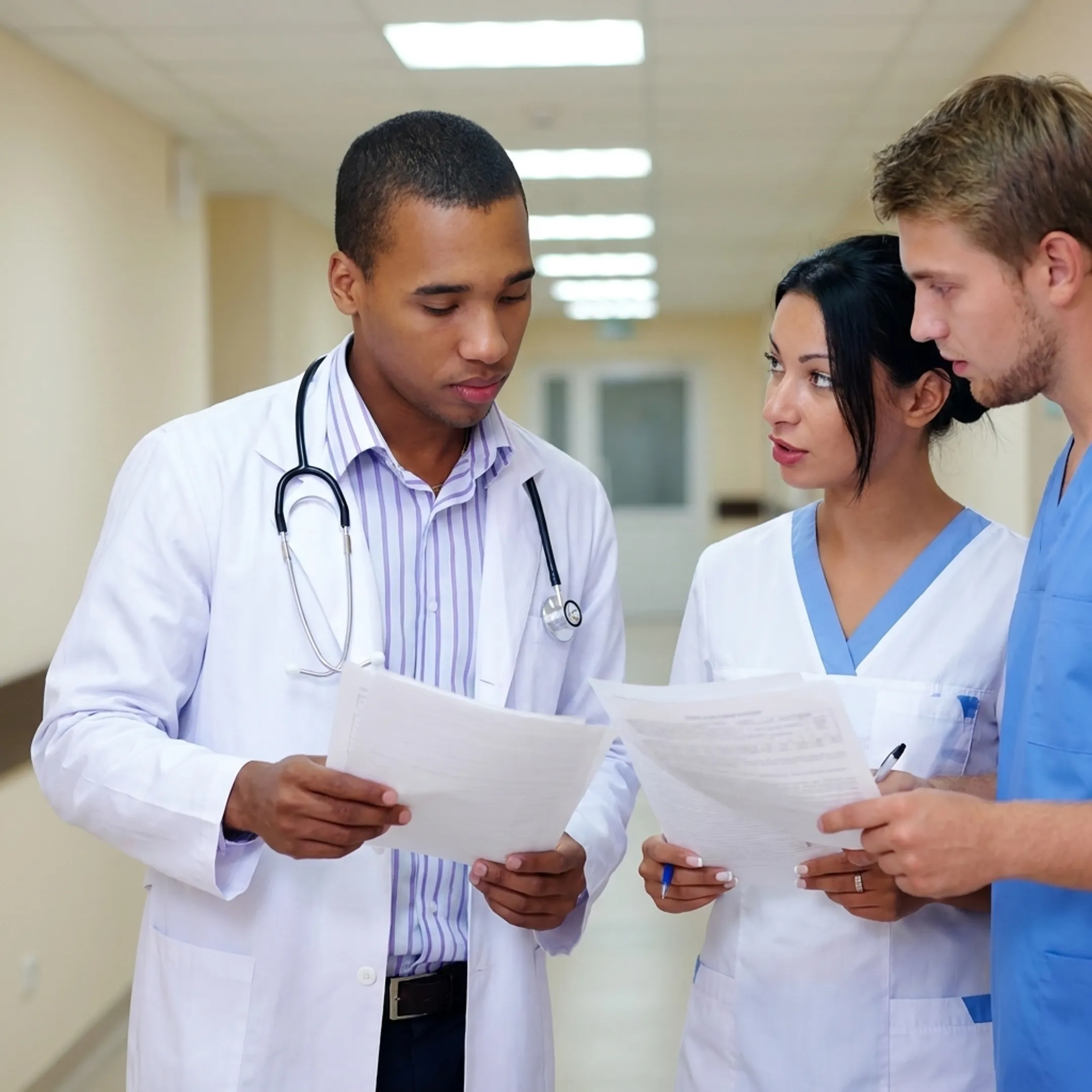 Doctor and nurse collaborating effectively using personality awareness strategies