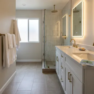 Modern remodeled bathroom in Santa Clarita home