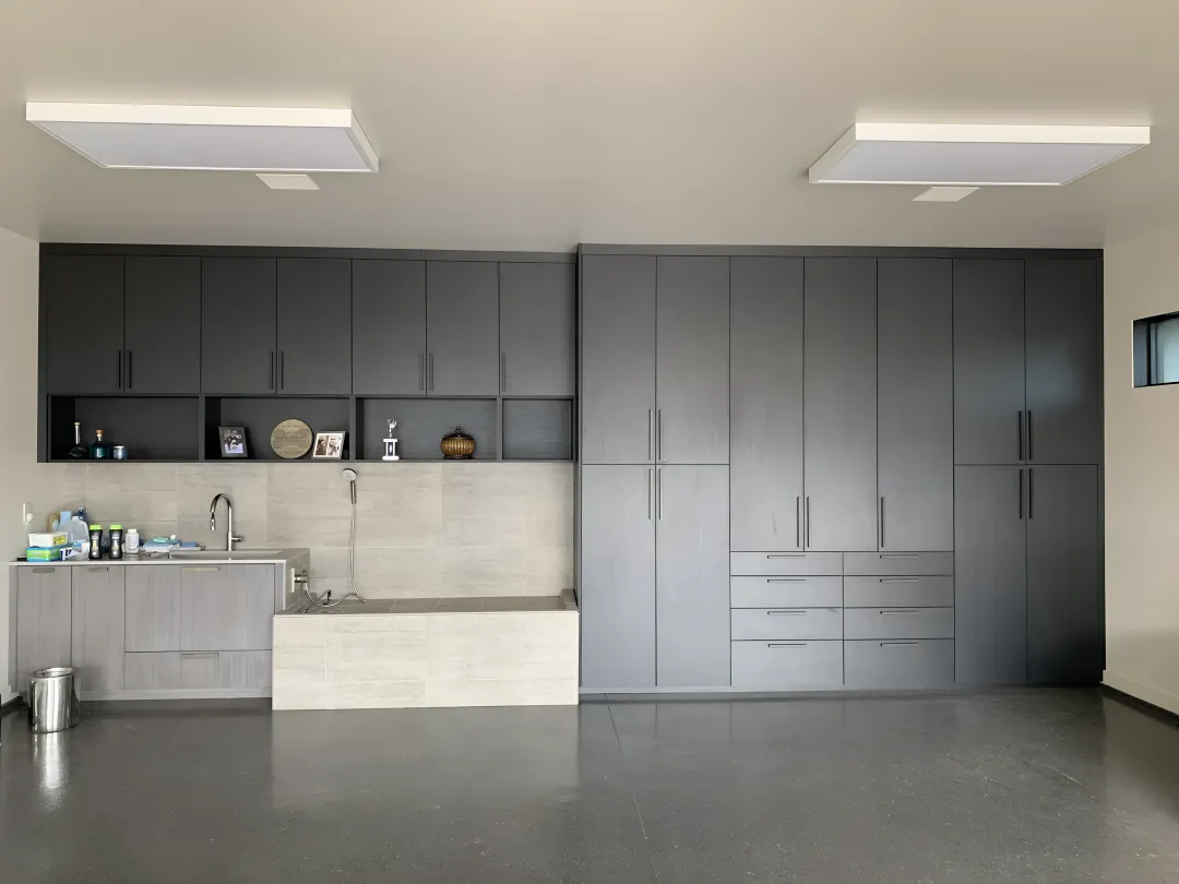 Commercial Workshops & Showrooms