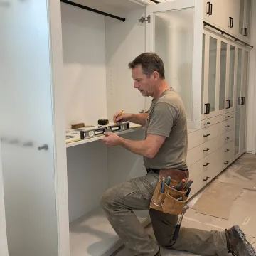 Installer fitting custom cabinet shelves