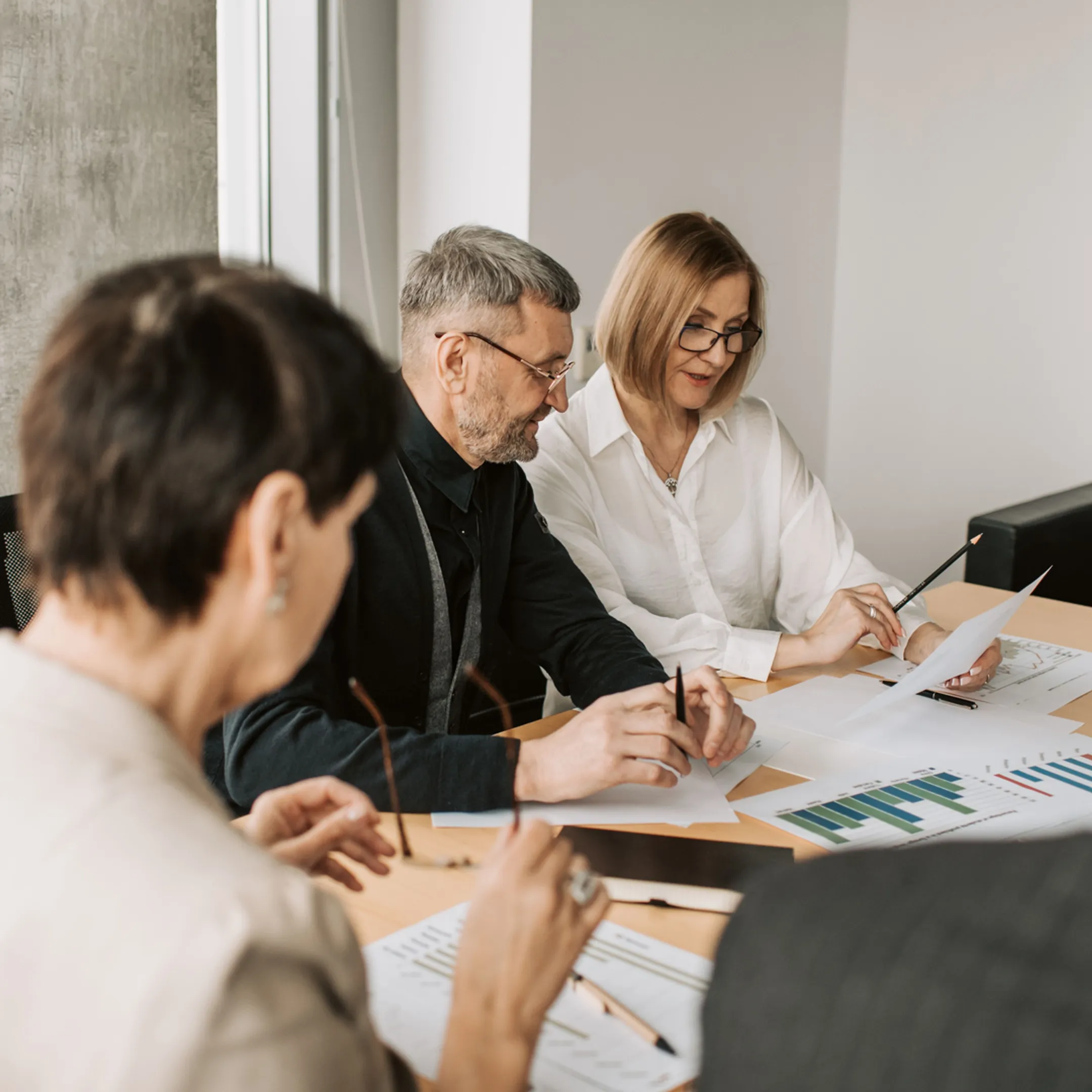 Fractional CFO reviewing financial reports with a Nashville business team