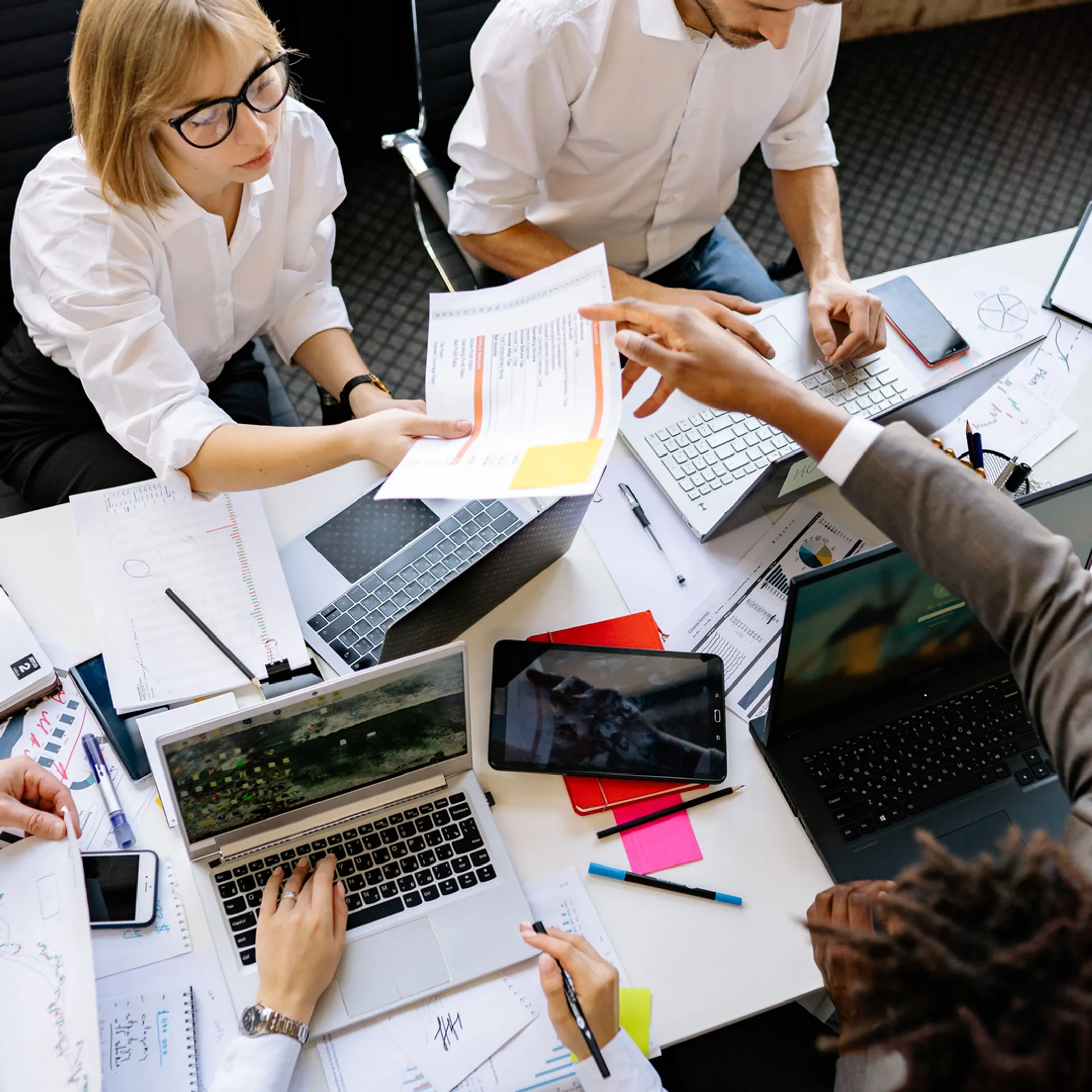 Marketing operator leading a planning session