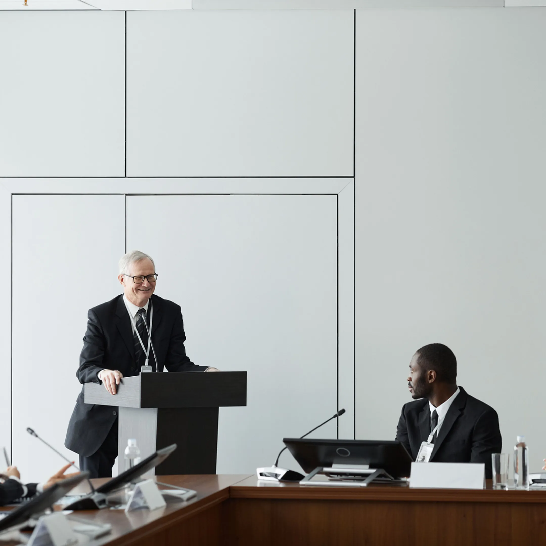 Operating partner leading a restructuring work session