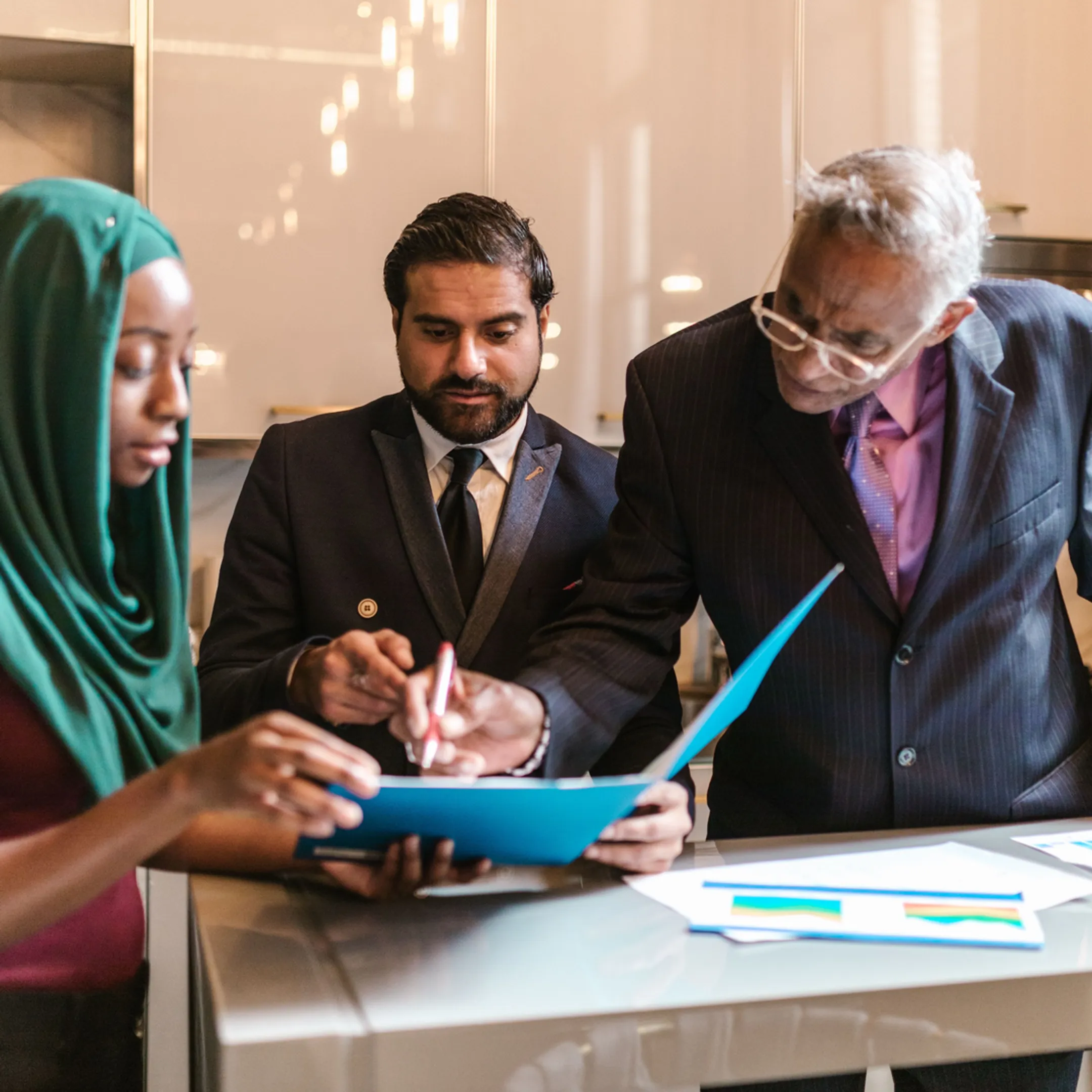 Senior operator leading a planning session with a startup team