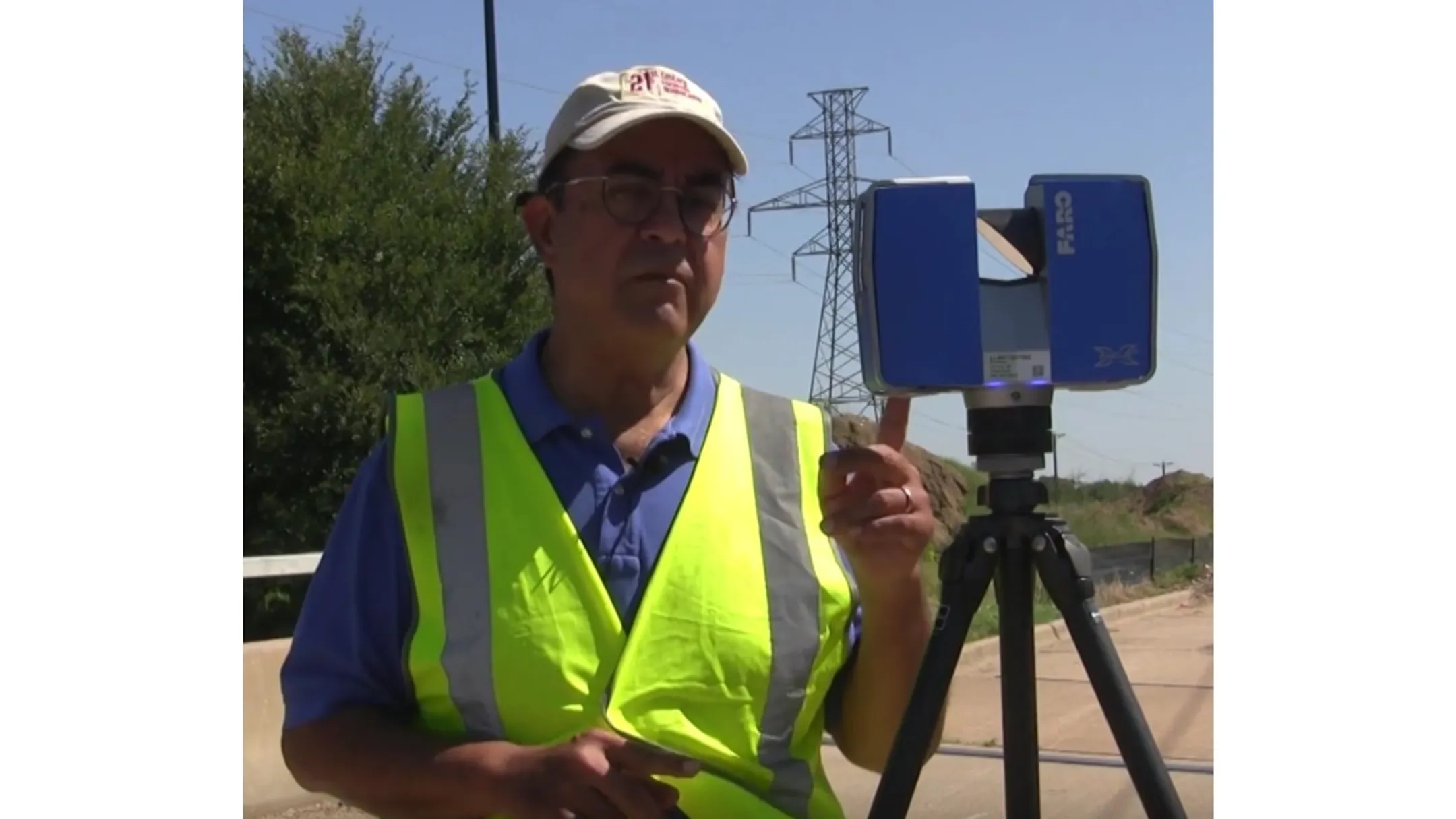 Laser scanning equipment capturing point cloud data at outdoor scene