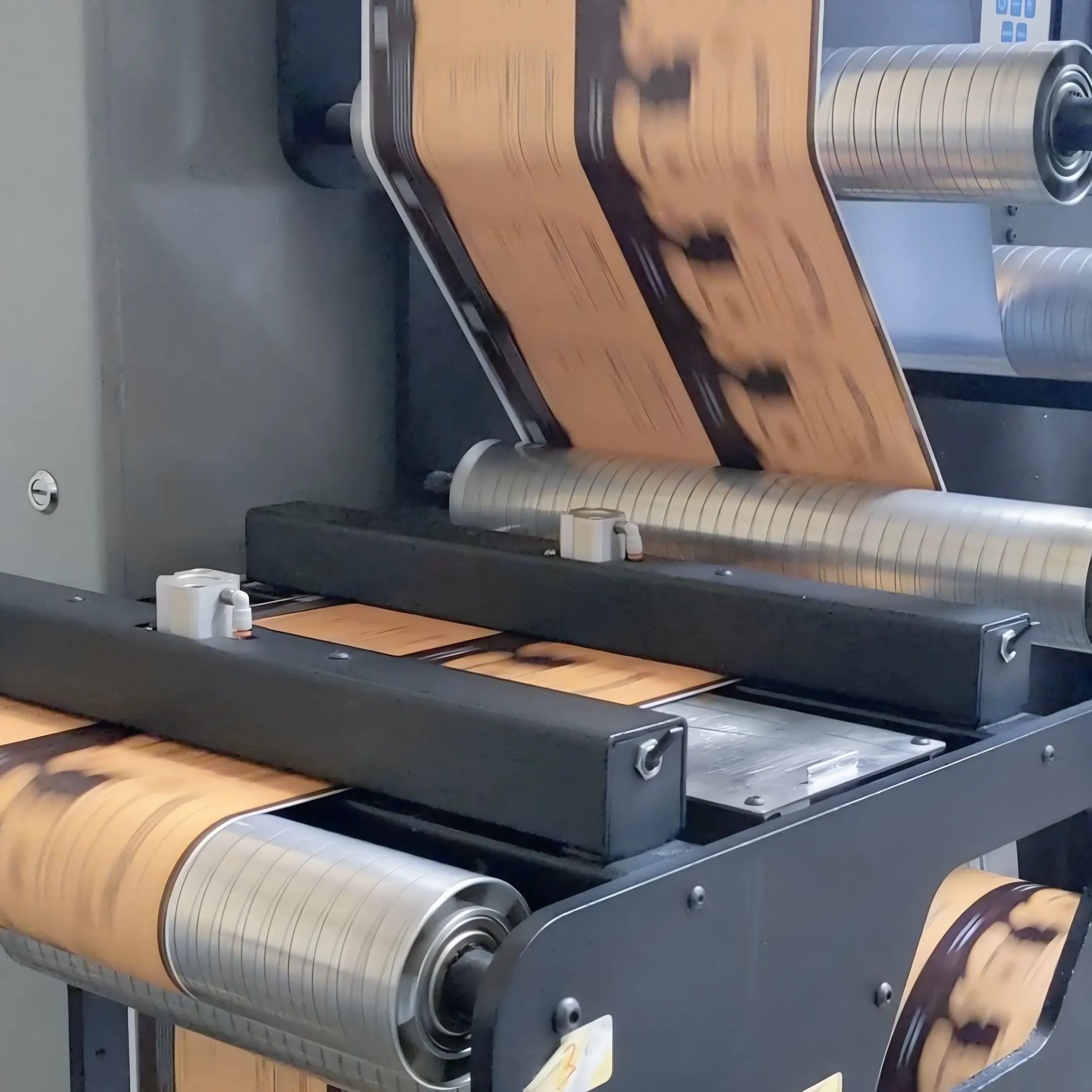 Food and beverage shrink band packaging