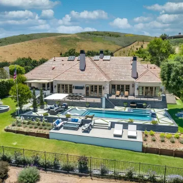 Custom Luxury Home Builders & Design Build Contractors