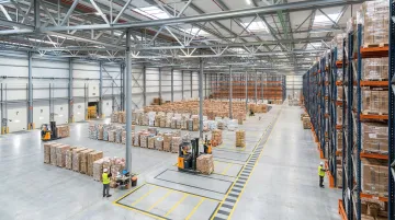 Modern UAE logistics warehouse with technology-enabled supply chain and freight operations