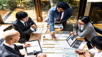 VJM Global advisors reviewing cross-border Dubai LLC tax structuring plan