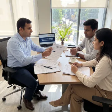 Advisor explaining public company incorporation requirements