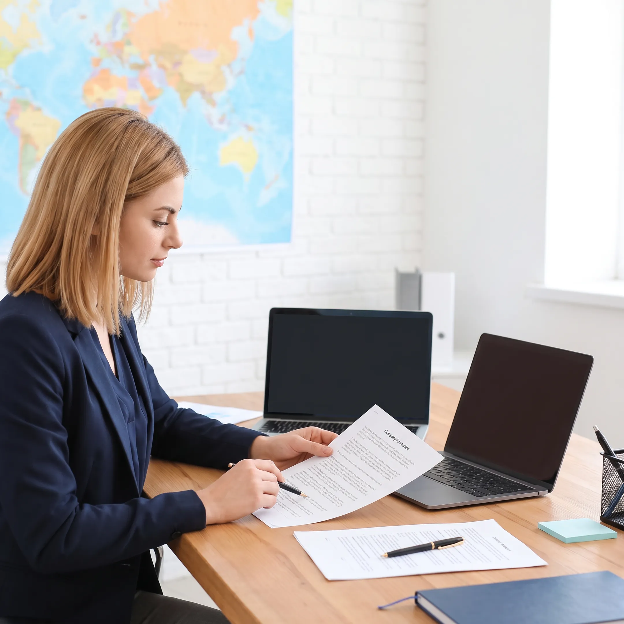 Advisor helping American entrepreneur prepare UAE business banking documents